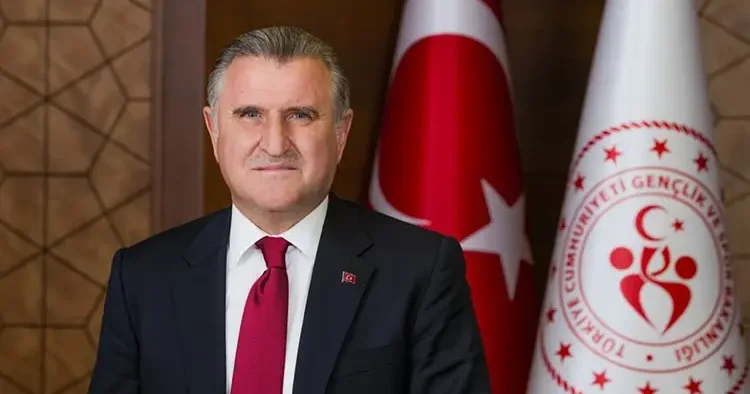 Gençlik ve Spor Bakanı Osman Aşkın Bak tan ayakta seyirci açıklaması