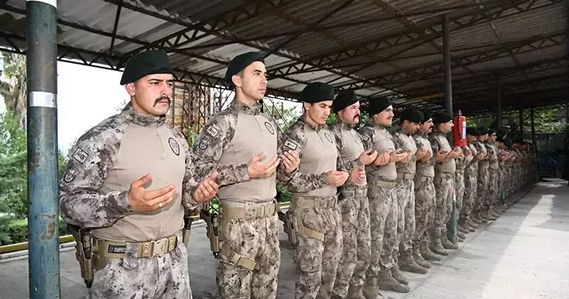 Özel Harekat polisleri dualarla Suriye’ye uğurlandı