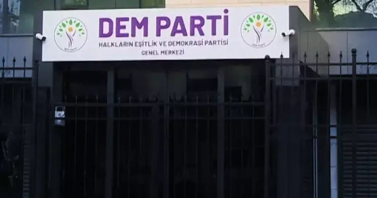 DEM Parti isim ve logo değiştiriyor İşte öne çıkan yeni isim... Bu kararın arkasındaki sebep ne? CNN TÜRK te önemli değerlendirme
