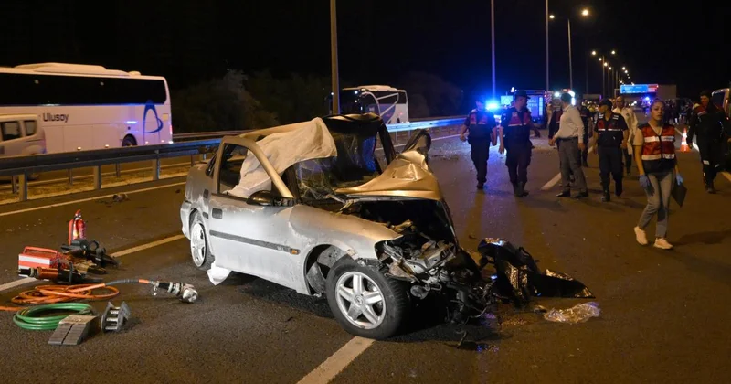 Ankara da, ters yönde giden araç karşıdan gelen araçla çarpıştı: 2 ölü