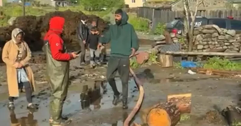 Sağanak sele döndü! Evleri su bastı
