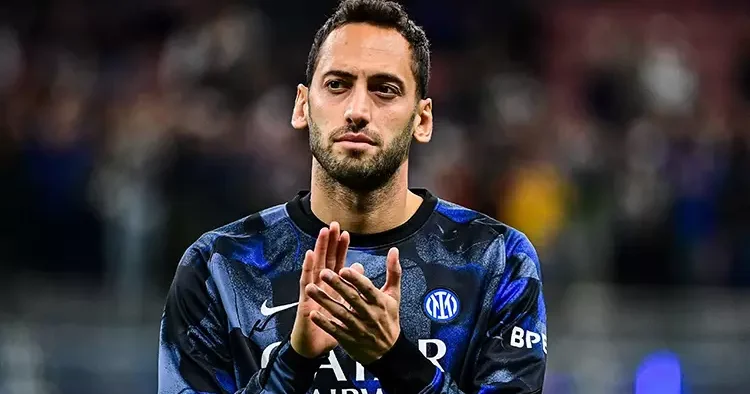 Hakan Çalhanoğlu nun menajerinden çok net açıklama: Hakan gelecek sezon Inter de olacak