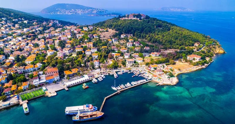 Sadece 1 günde kaçabileceğiniz 8 ada: Tatilinizi kolaylaştıracak Marmara adaları rehberi! İstanbul ve çevresindeki hangi adada ne var, nasıl gidilir?