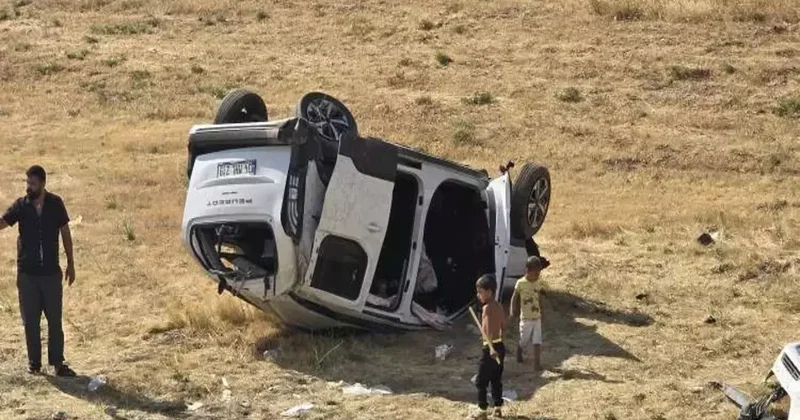 Bingöl de hafif ticari araç şarampole yuvarlandı: 1 ölü, 6 yaralı