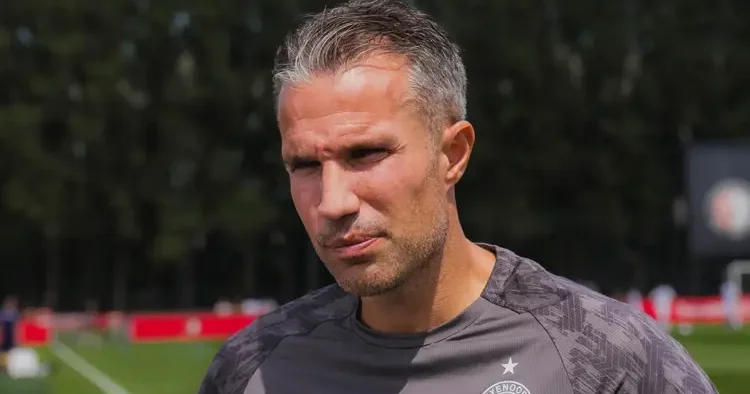 Çekil yolumuzdan Robin van Persie!