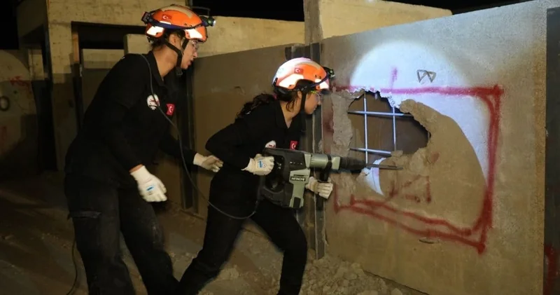 Kadınlardan oluşun arama kurtarma ekipleri tatbikata başladı