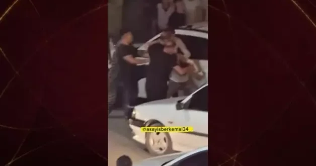 Tek kişiye 5 kişi saldırdı! O anlarda yaşlı kadın da yerlerde süründü