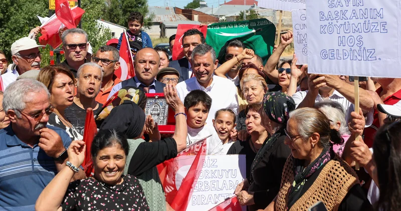 Özgür Özel Sivaslılara seslendi: AK Toroslar Çetesi ni dinlemek isteyenleri akşam saat 18.00 de mitinge bekliyoruz!