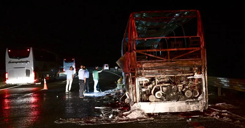 Seyir halindeki yolcu otobüsü yandı!
