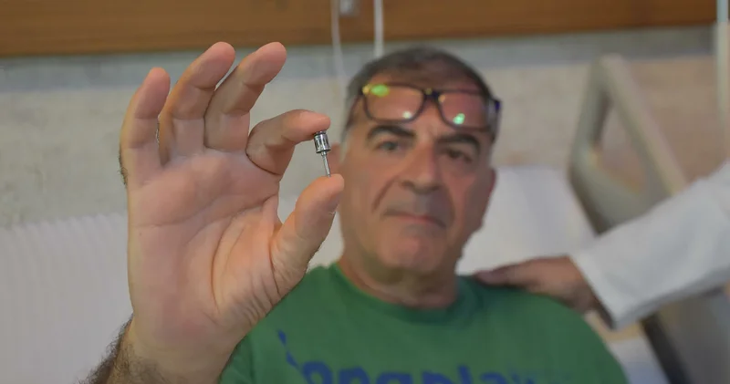 Akciğerinden diş implantı çıktı