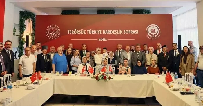 Bakan Göktaş Şehit yakınları ve gaziler ile bir araya geldi