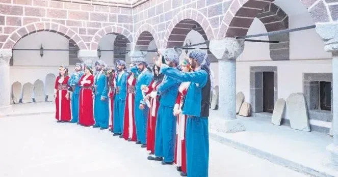 İLKER GEZİCİ Hakkarı kültür ve sanatla buluşuyor