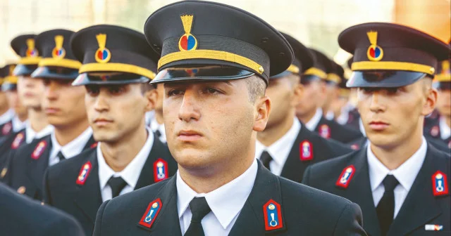 Askerler de komutanını eleştirebilir Gündem Haberleri