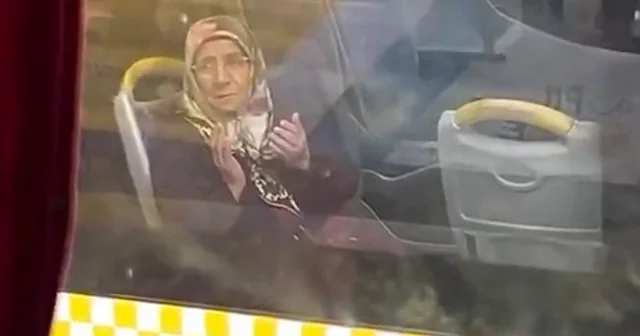 Yaşlı kadın yolda gördüğü polis ekiplerine dua etti VİDEO İZLE
