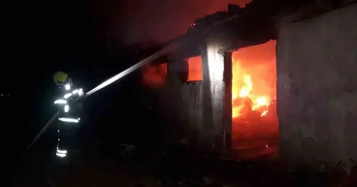 Savaştepe’de çıkan dam yangına ekipler müdahale etti