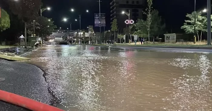 Sivas’ta ana hat su borusu patladı, belediye ekipleri müdahale etti