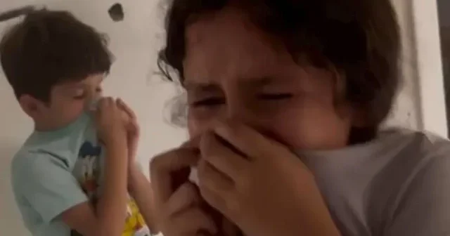 Gazze de bir eve bomba atıldı: Baba çocuklarına sarılarak sakinleştirmeye çalıştı VİDEO İZLE