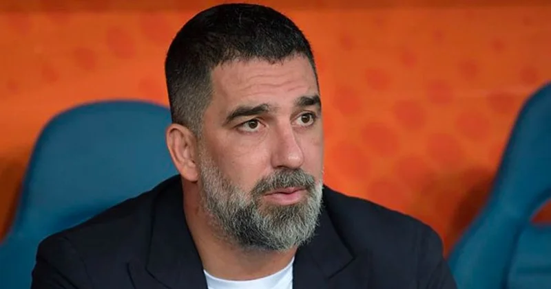 Arda Turan tribünden izlerken yıkıldı