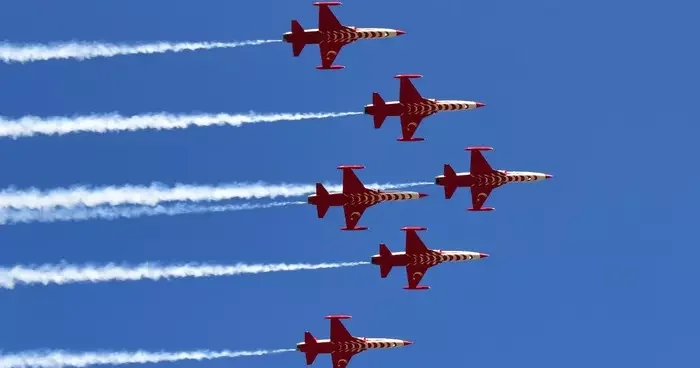 Türk Yıldızları nın gösterisi nefes kesti