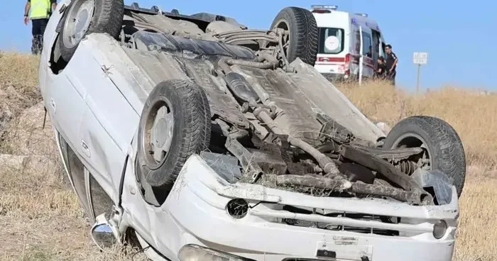 Otomobil şarampole takla attı: Anne ile kızı ölümden döndü