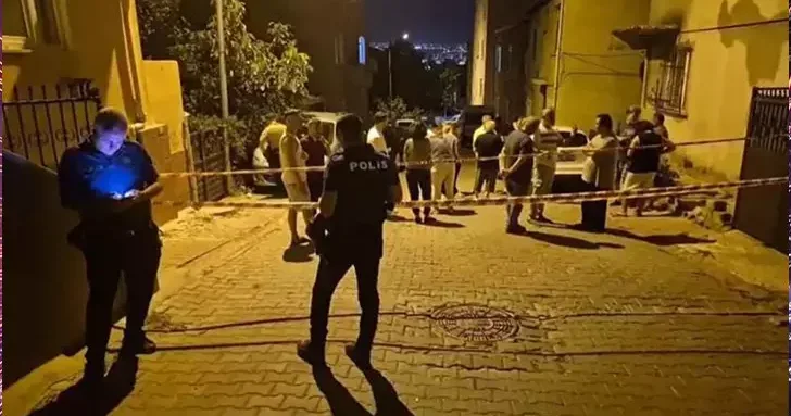 Büyükçekmece’de duvarlarından ses gelen 2 bina tahliye edildi