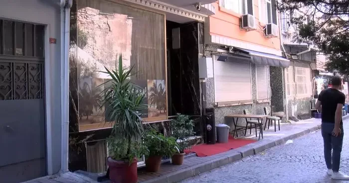 Yer: Fatih! Hollandalı kardeşler otel odasında ölü bulundu, babaları hastaneye kaldırıldı