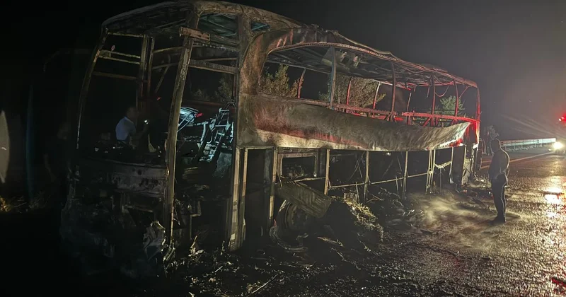 Ankara da seyir halindeki yolcu otobüsü yandı