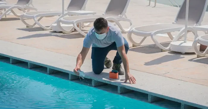 Serinlemek isterken sağlığınızdan olmayın! Havuz ve deniz mikrop saçıyor: Yazın kulak enfeksiyonlarına dikkat!