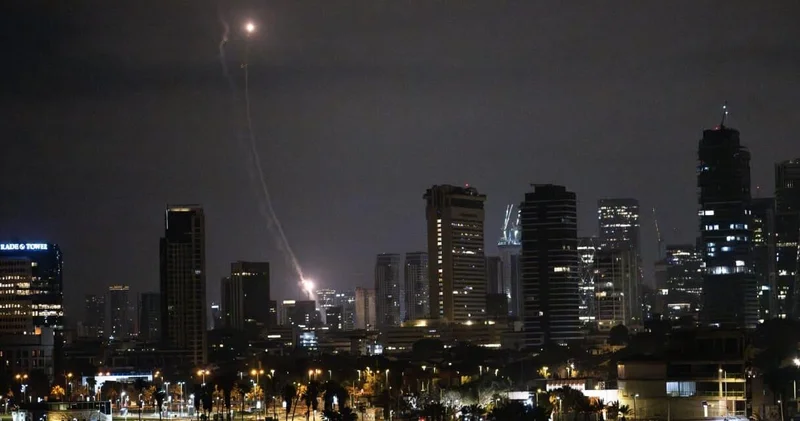 Son Dakika Husiler den İsrail e füze saldırısı: Tel Aviv de sirenler devrede