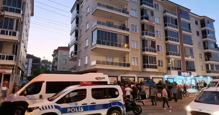 Aksaray da asansör faciası! Tamir etmek için üzerine çıktılar, halat koptu: 2 ağır yaralı