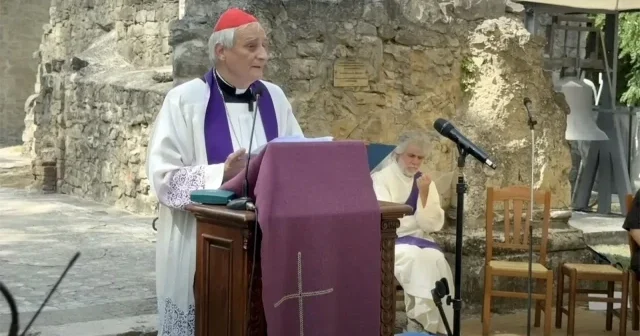 İtalyan kilise lideri yedi saat boyunca Gazzeli çocuklar için dua etti VİDEO İZLE