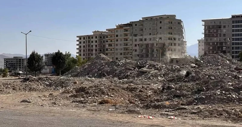 Ebrar Sitesi Güvenç Apartmanı davasında 16 kamu görevlisine iddianame