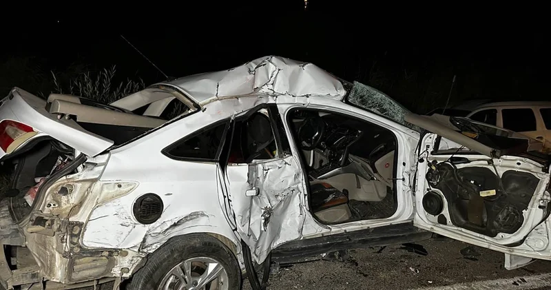 Uşak Afyon yolunda TIR ile otomobil çarpıştı: 1 can kaybı