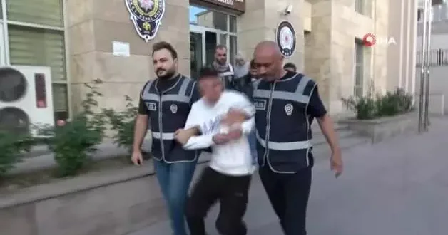 Gasp şüphelisi muhabirin sorusuyla çıldırdı, saldırmaya çalıştı