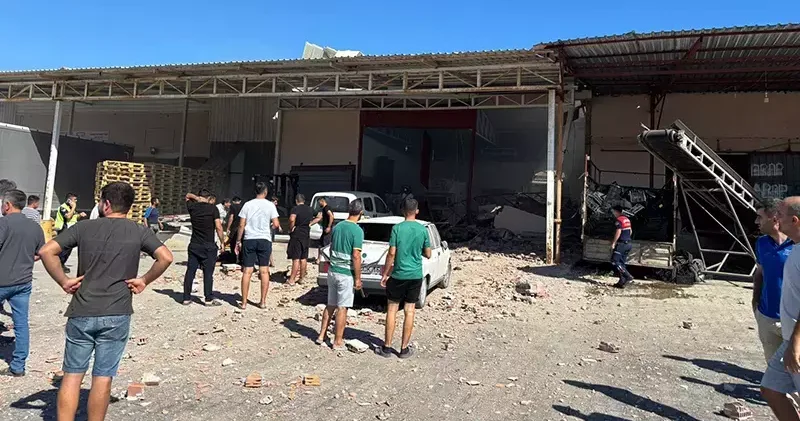 Antalya da, toptancı halindeki iş yerinde patlama