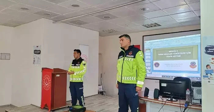 Patnos’ta tarım araçları sürücülerine bilgilendirme semineri