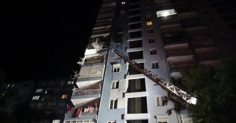 Ocakta unutulan yemek paniğe neden oldu! Apartman tahliye edildi