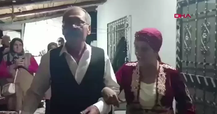 40 yıllık hayalleri gerçek oldu! 4 çocuk 9 torun sahibi çift gelinlik ve damatlık giyip düğün yaptı