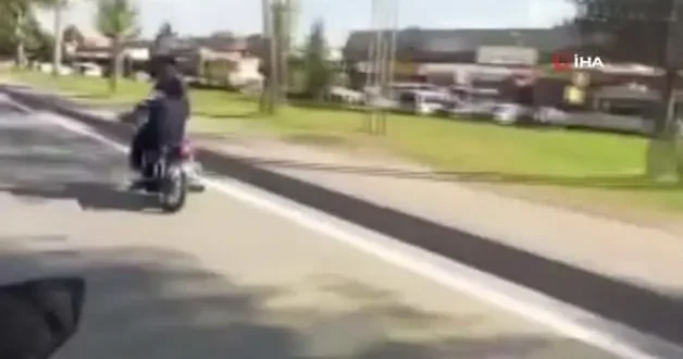 İhlal üstüne ihlal! Ne plaka var ne kask! Üstüne üstlük trafikte akrobatik hareketlerde bulundu