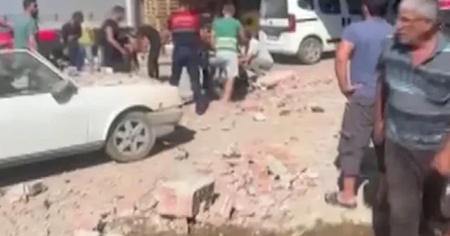 Demre’de toptancı halinde şiddetli patlama VİDEO İZLE