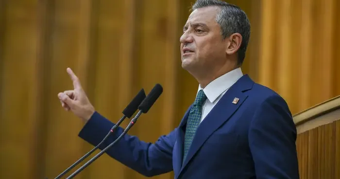 Prof. Dr. Ersan Şen, CHP’deki son kurultayı değerlendirdi: “CHP önüne bakıp gençlere odaklanmalı”