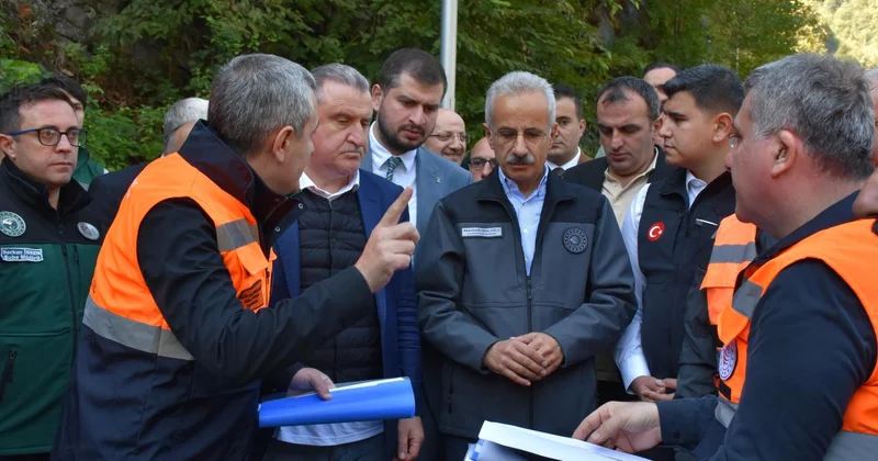 Bakanlar Uraloğlu ve Bak, selden etkilenen Artvin de