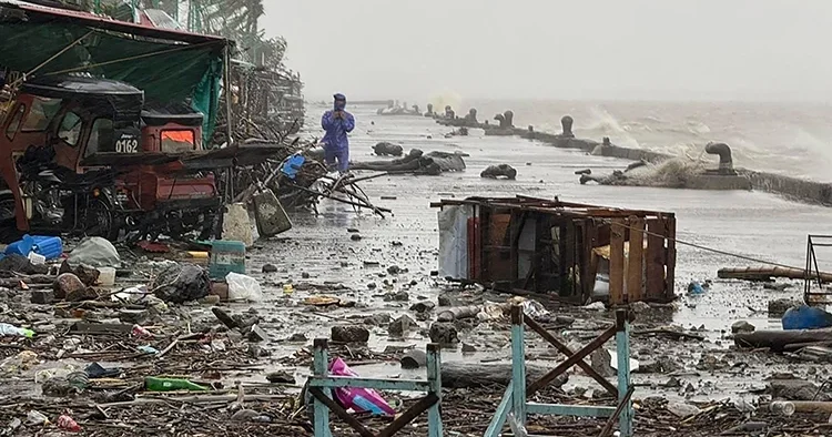 Filipinler de önce muson yağmurları, ardından tayfunlar etkili oldu: 100 bin kişi etkilendi