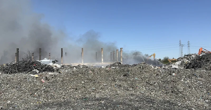 Adana’da geri dönüşüm fabrikasında yangını: Soğutma çalışmaları sürüyor Sözcü Gazetesi