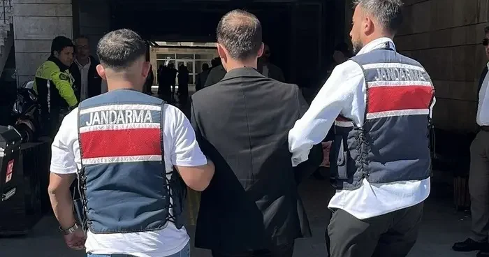 Dolandırıcılık suçundan 8 yıl 4 ay hapis cezası bulunan şahıs jandarma tarafından yakalandı