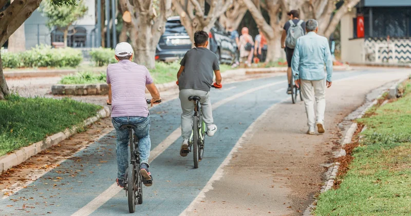 Trafikte bisikletliye dikkat, can güvenliği bildirisi yayınladılar