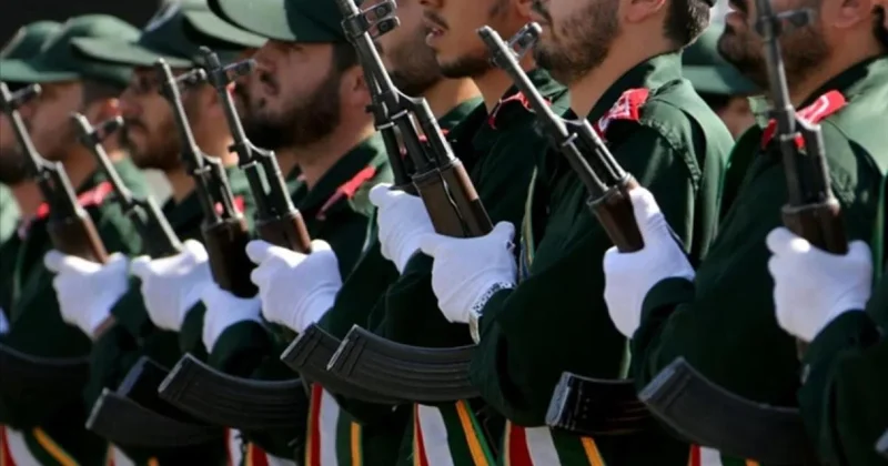 İran da her yıl düzenlenen askeri geçit töreni bu yıl güvenlik gerekçesiyle iptal edildi