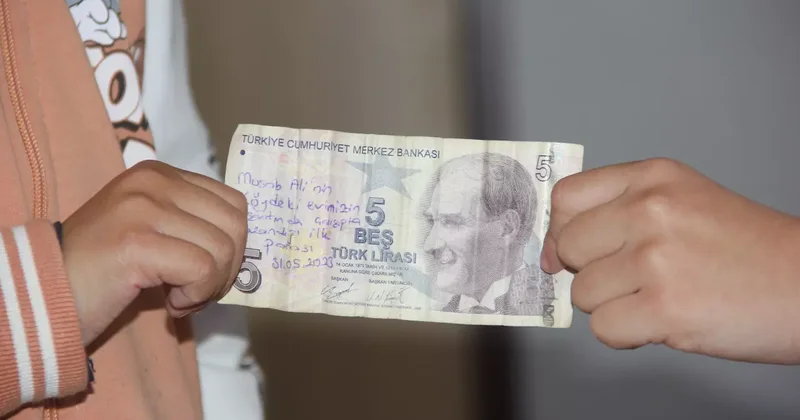 5 TL lik banknotun üzerinde duygulandıran not: İlkokul öğrencisi sahibine geri verdi