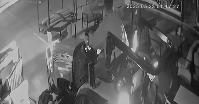 Sakarya da ilginç olay: Traktörle kafede tur attı Sözcü Gazetesi