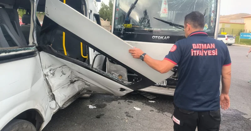 Batman da minibüsle midibüs çarpıştı: 7 kişi yaralandı Sözcü Gazetesi